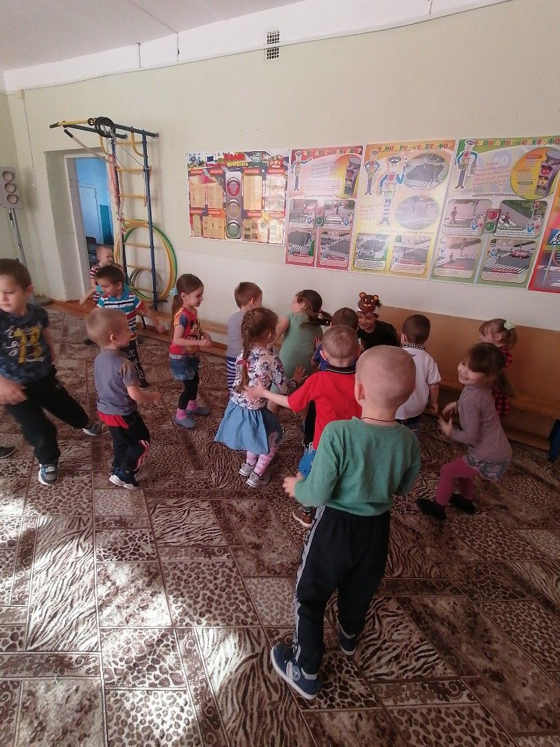 В детском садике Спасского района читали сказки, играли в сказочные игры