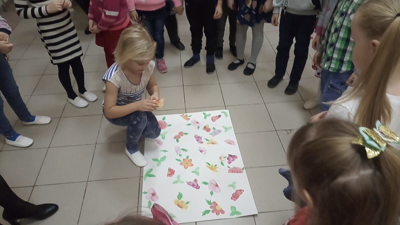 В Доме детского творчества педагоги провели квест-игру "В поисках сюрприза"