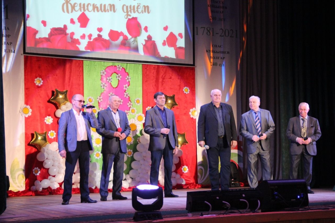В Спасском РДК в честь 8 марта организовали праздничный концерт