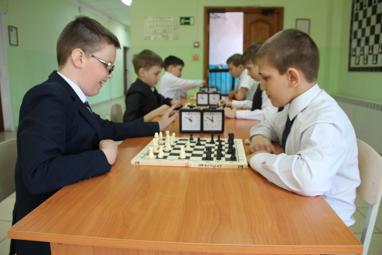 В первой городской школе открытии шахматную зону