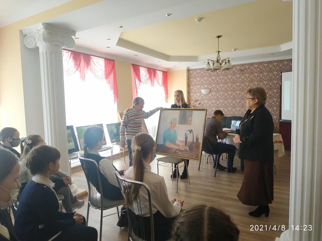 Спасские школьники встретились с местным художником