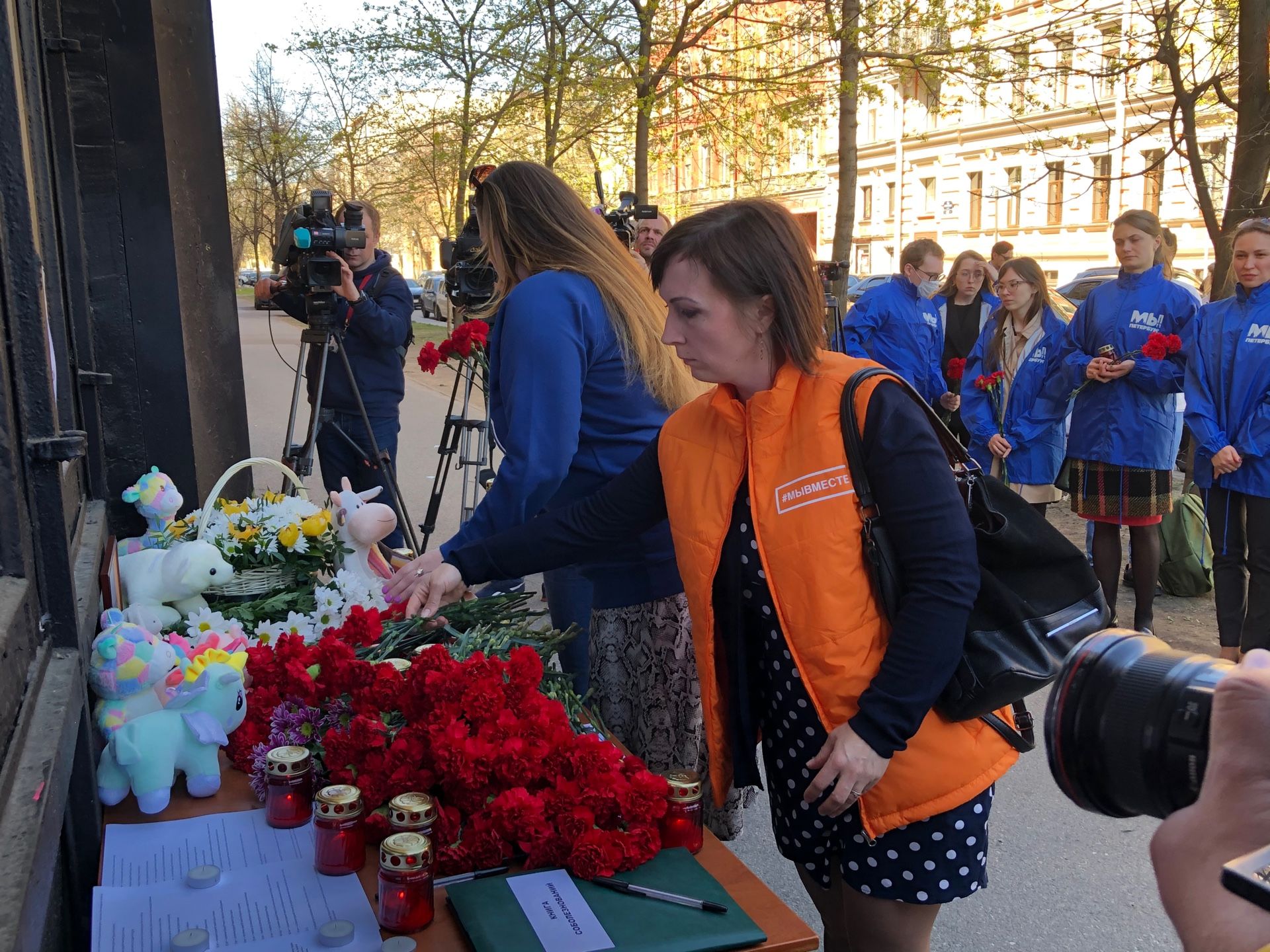 Петербуржцы выразили свое соболезнования в связи с трагедией в Казани