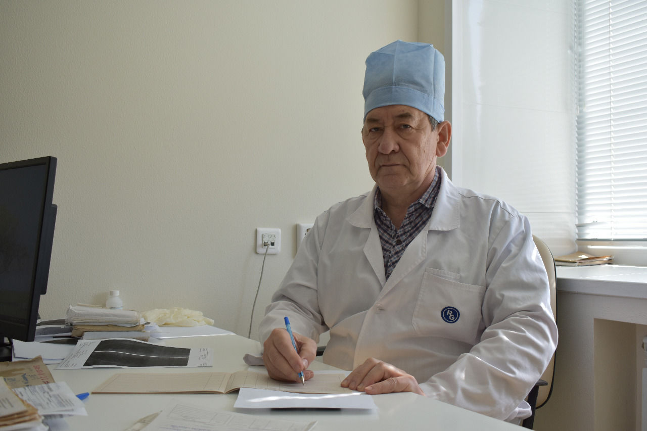 Травматолог Спасского района принимает поздравление