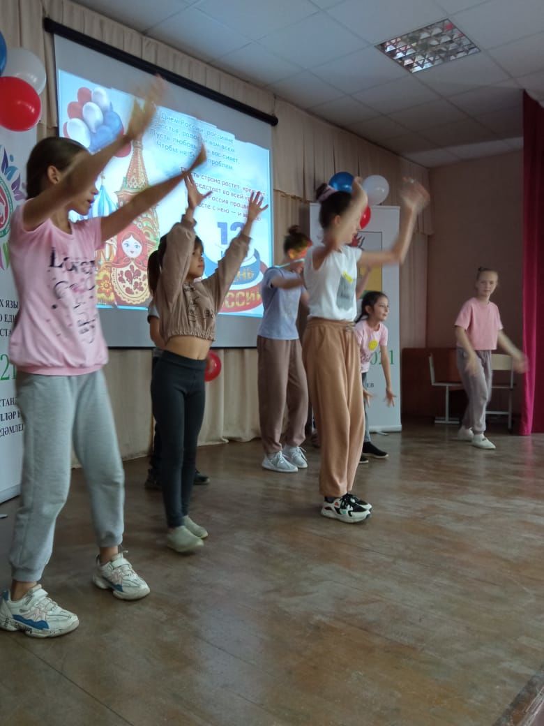 В пришкольном лагере городской средней школы №1 отметили День России