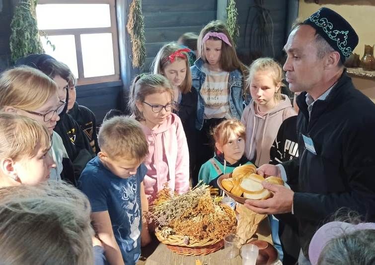 Спасские школьники посетили занятие «Хлеб, мёд, чай» в Болгарском музее-заповеднике