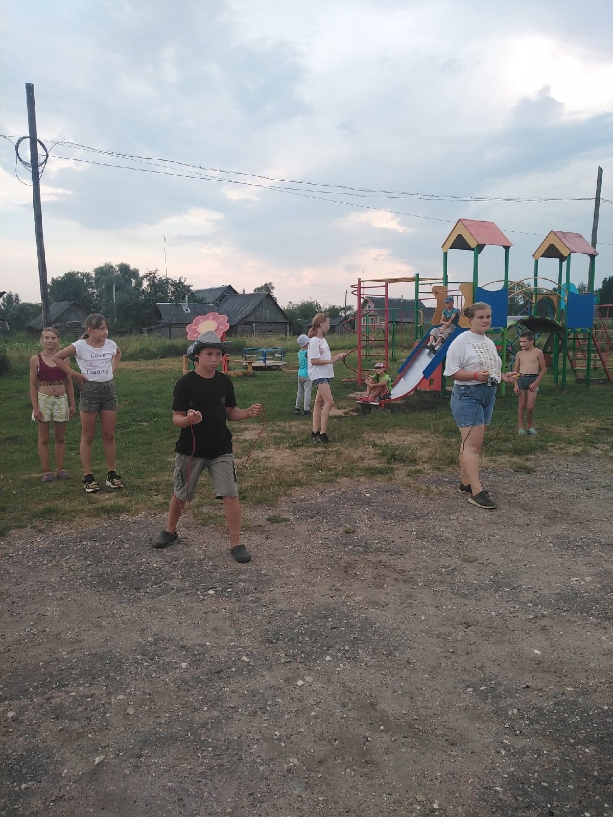 В Бураково для детей и школьников провели мероприятие «Весёлые старты»