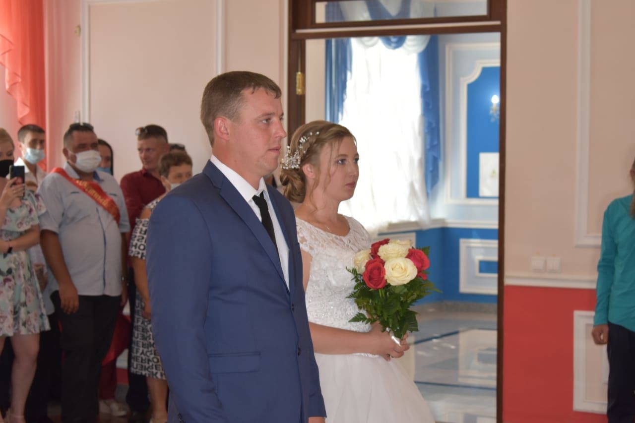 В Болгаре в день семьи любви и верности свои отношения узаконила одна пара