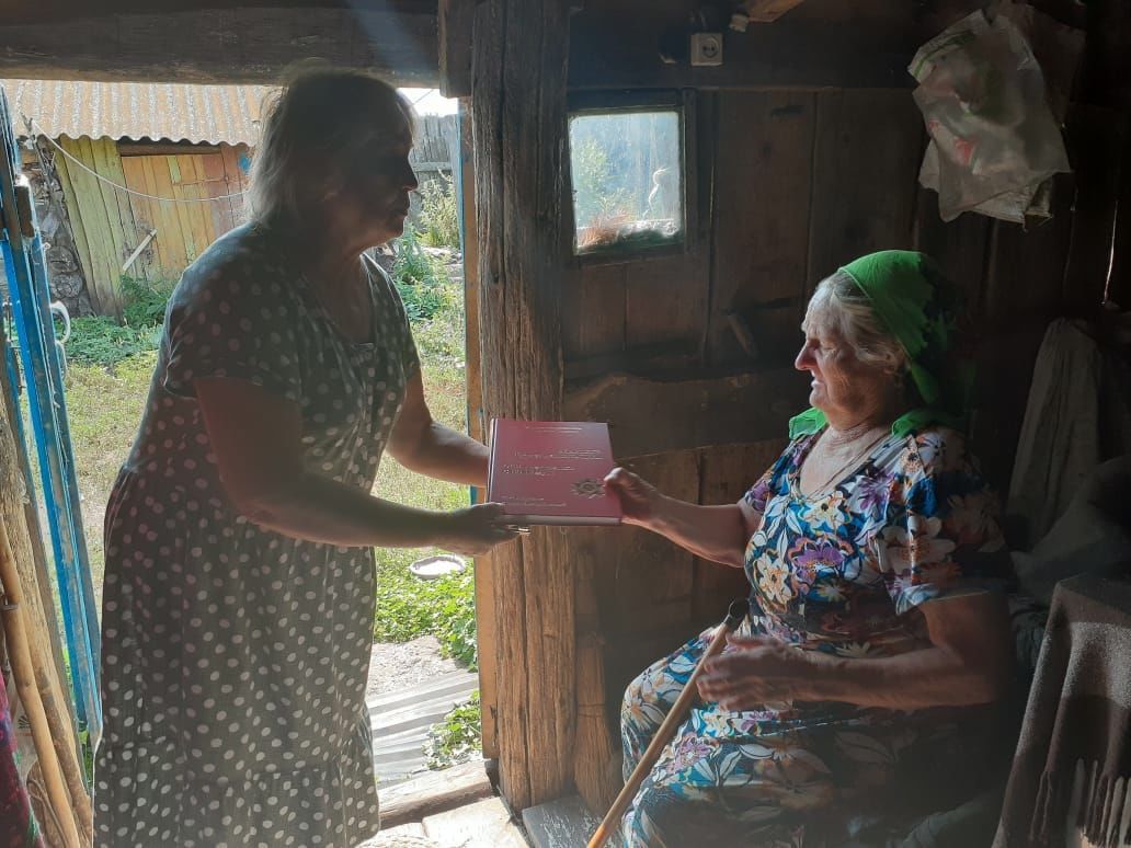 В селе Гусиха родственникам участников войны вручена Книга «Они вернулись с Победой»