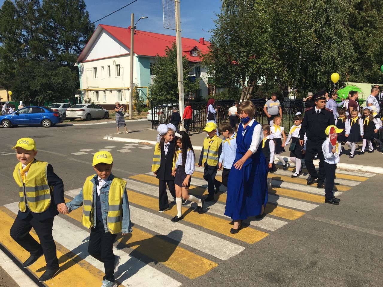 Татарстанские юидовцы напомнили пешеходам о правилах безопасного перехода дороги