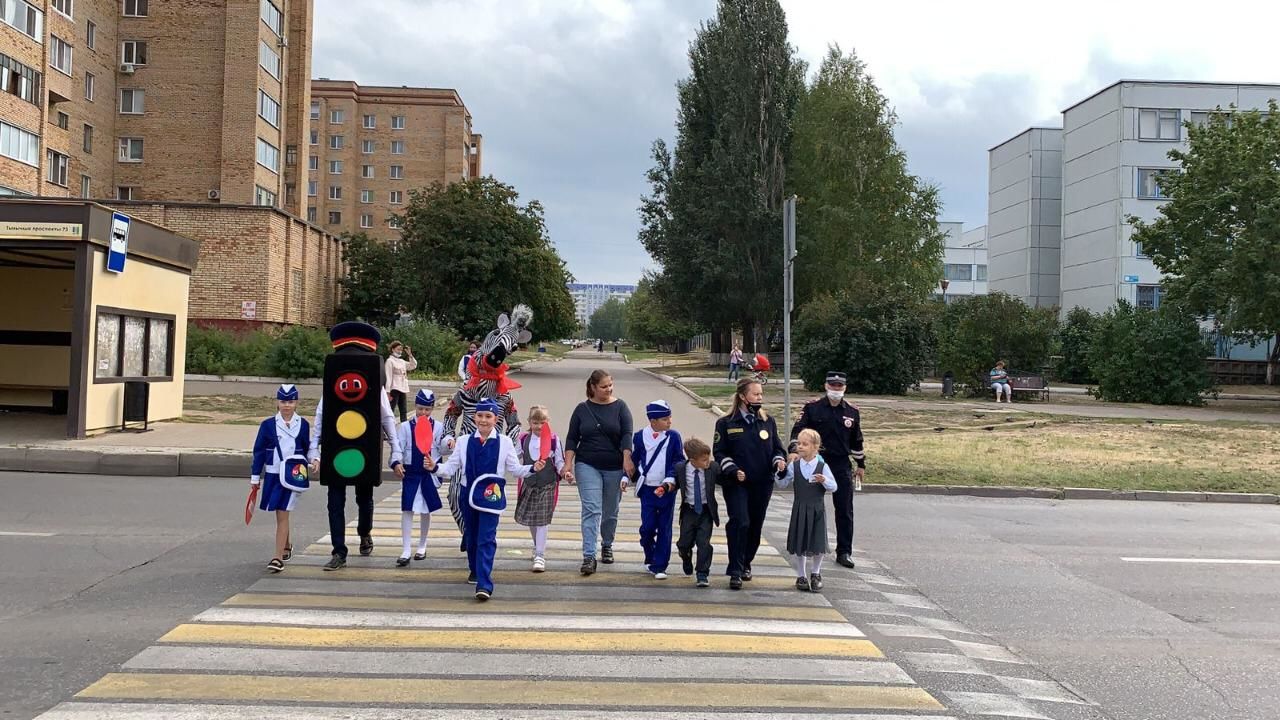Татарстанские юидовцы напомнили пешеходам о правилах безопасного перехода дороги