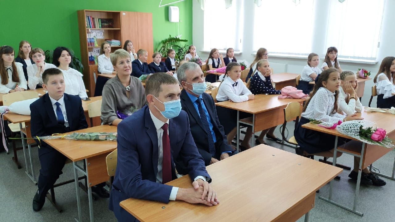 В Болгарской городской средней школе №​​​​​2 состоялось открытие центра «Точка роста»