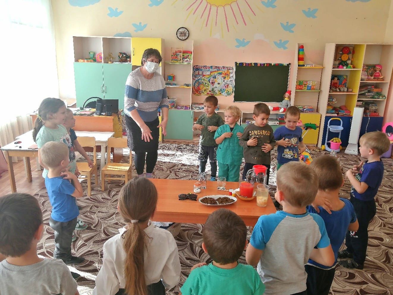 Воспитанники Трехозерского детсада побывали «В гостях у профессора Почемучкина»