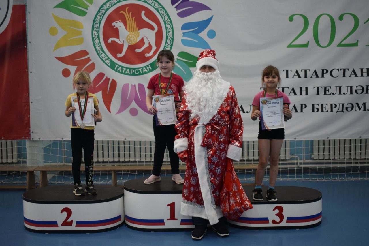 В Болгаре прошло Первенство по бадминтону на призы Деда Мороза 