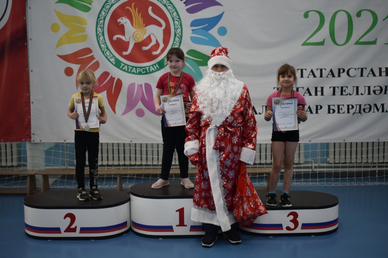 В Болгаре прошло Первенство по бадминтону на призы Деда Мороза 