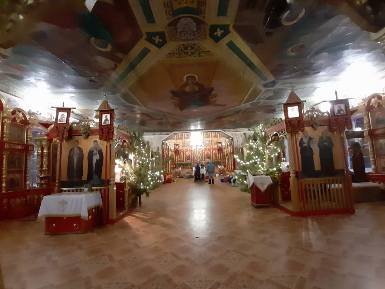 Свято-Авраамиевский храм украсили к Рождеству Христову