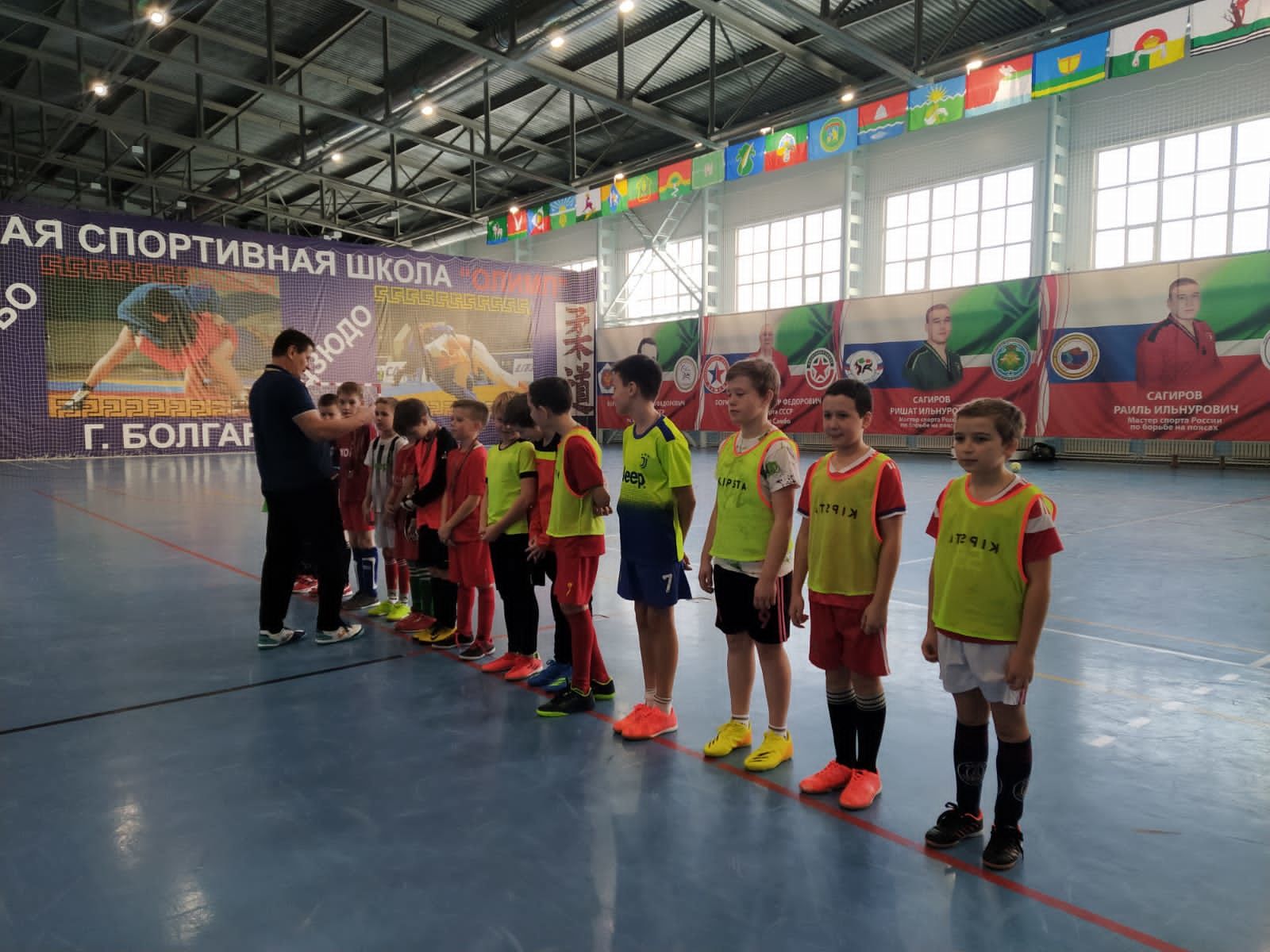 В "Олимпе" прошёл турнир по мини-футболу на призы Деда Мороза&nbsp;