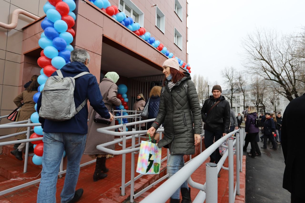 Казанские работники Государственного института прикладной оптики заселились в новое жильё