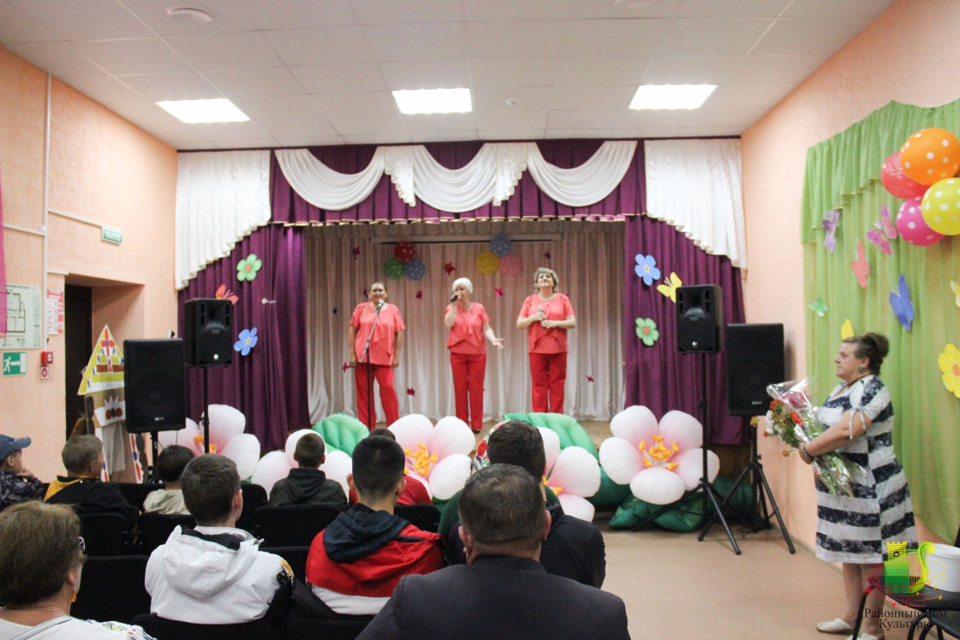 Артисты Спасского районного дома культуры проводят выездное турне с концертами