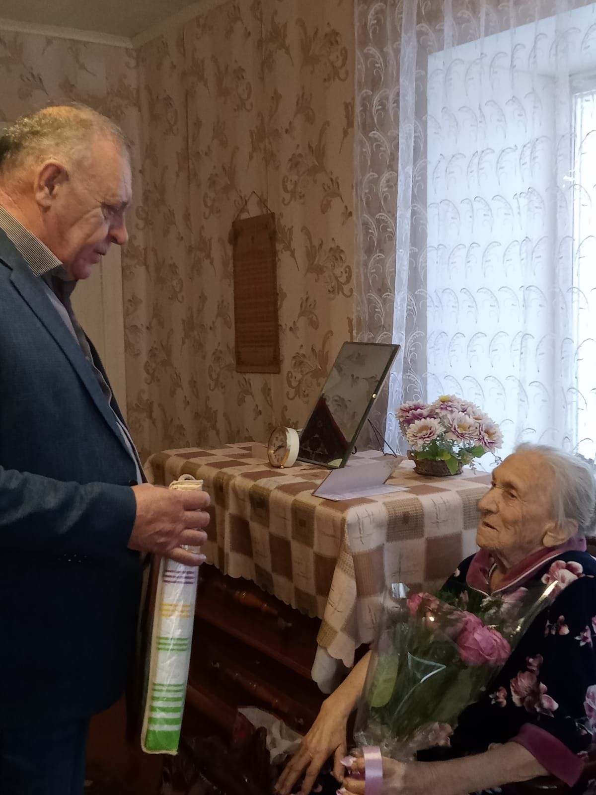 Жительницу села Никольского поздравили с юбилеем