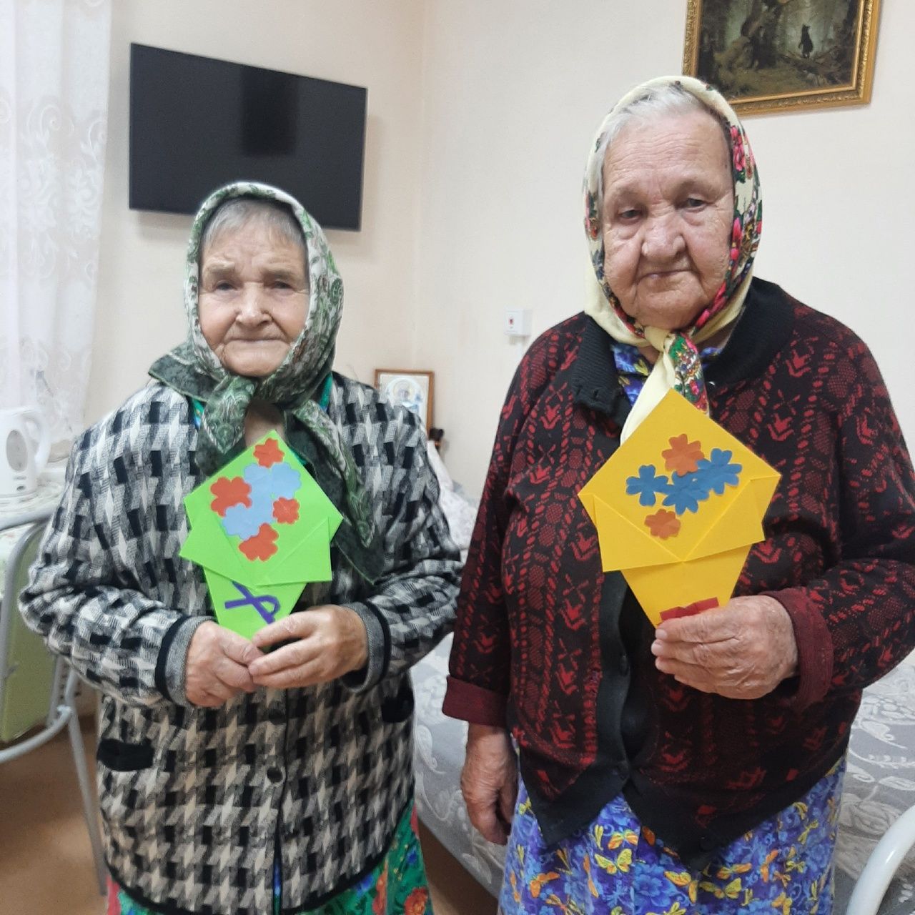 Подопечных Спасского Дома престарелых и инвалидов поздравили ученики и студенты