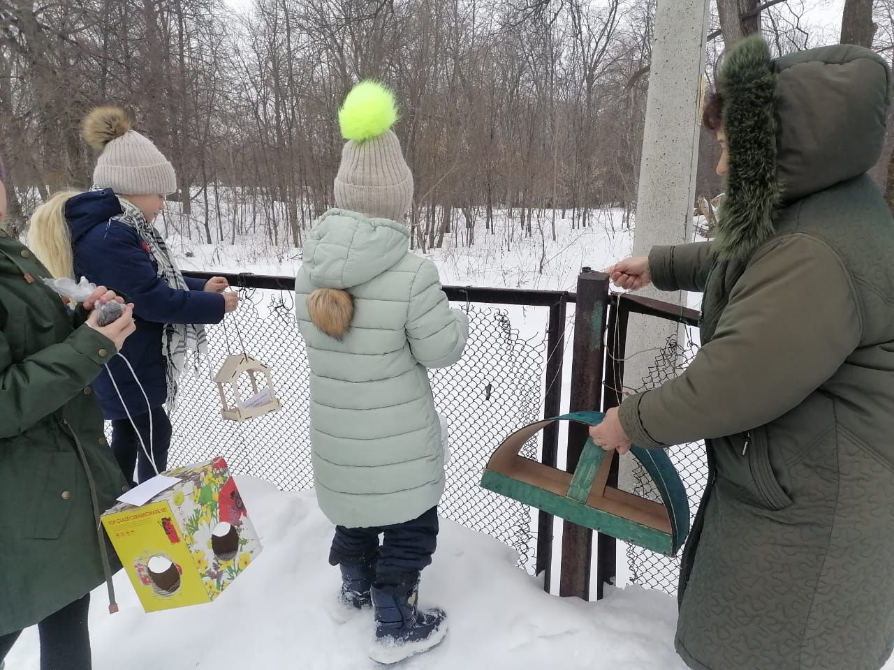 Трёхозёрские школьники приняли участие в экологической акции «Каждой пичужке - наша кормушка»