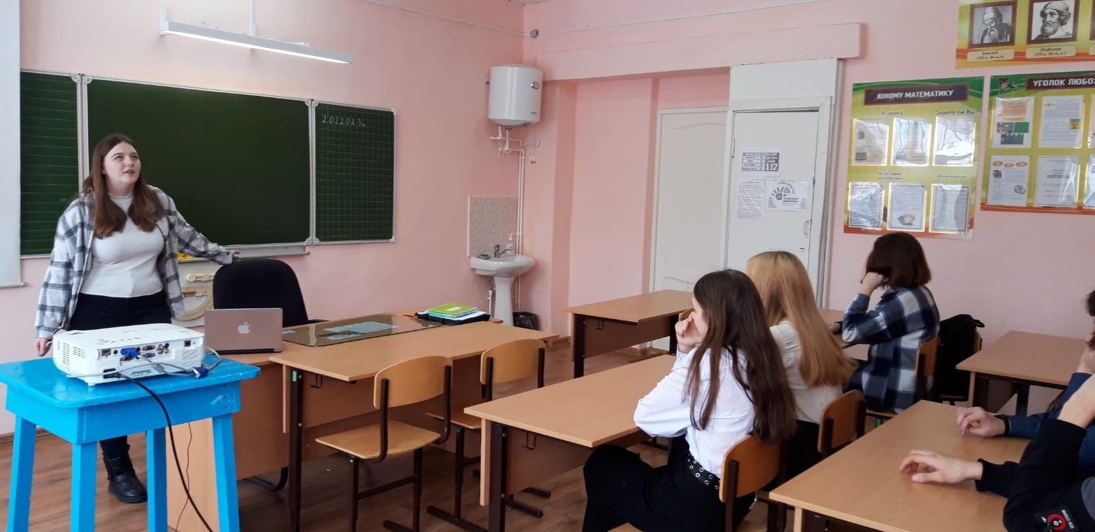 Полянскую школу посетила выпускница школы