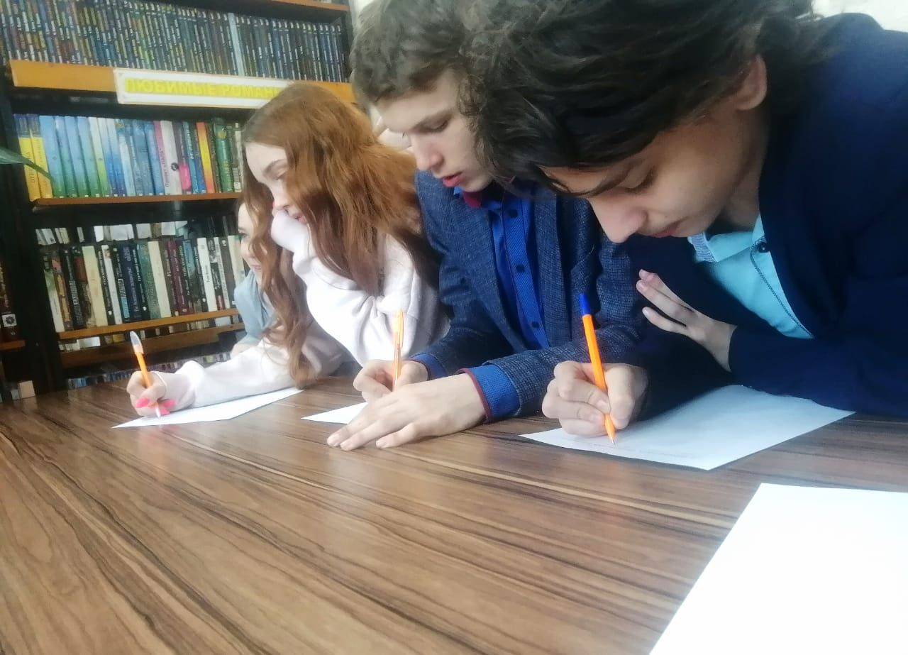 В Трёхозёрской библиотеке прошёл библиотечный журфикс «Профессия репортёр»