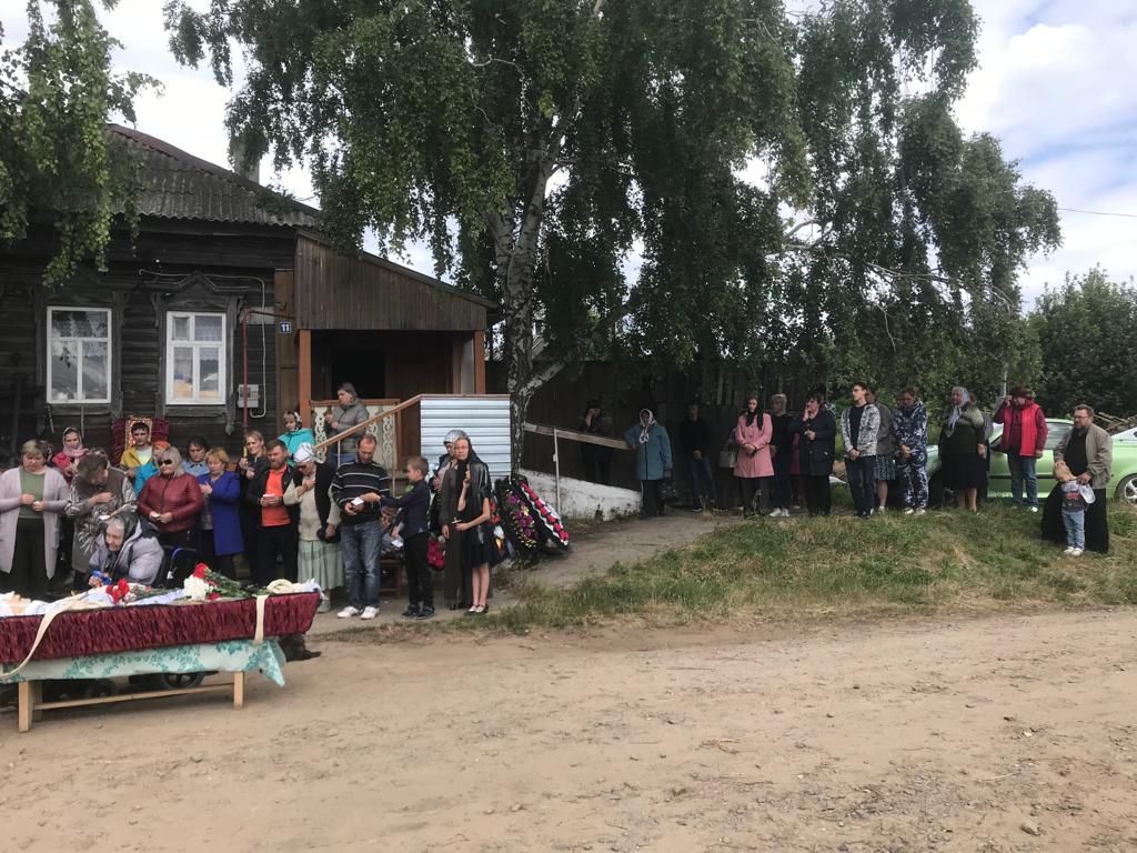 Сегодня в селе Три озера простились с легендарным Владимиром Петряевым