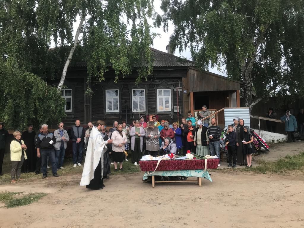 Сегодня в селе Три озера простились с легендарным Владимиром Петряевым