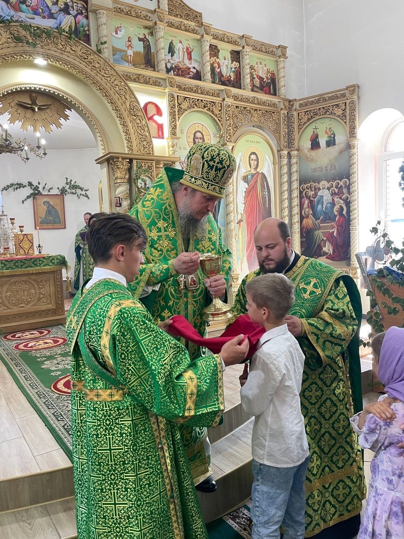 Епископ Чистопольский и Нижнекамский Пахомий возглавил престольные торжества в Духосошественском храме Болгара