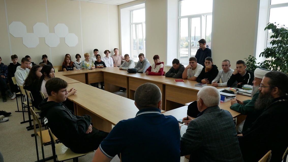 В Спасском техникуме провели круглый стол с представителями разных конфессий
