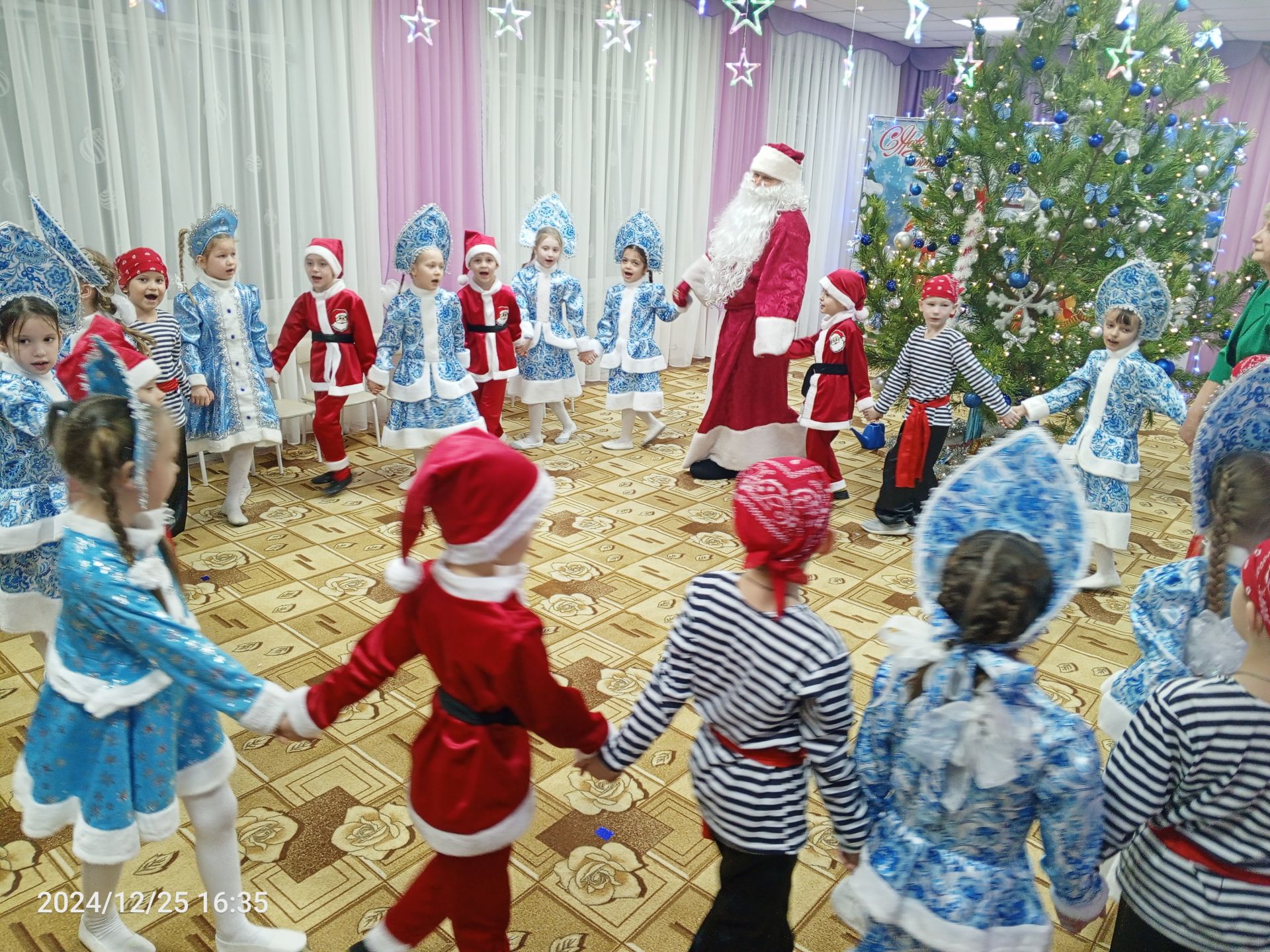 Глава района посетил новогодний праздник в детском саду «Солнышко» (ФОТОРЕПОРТАЖ)