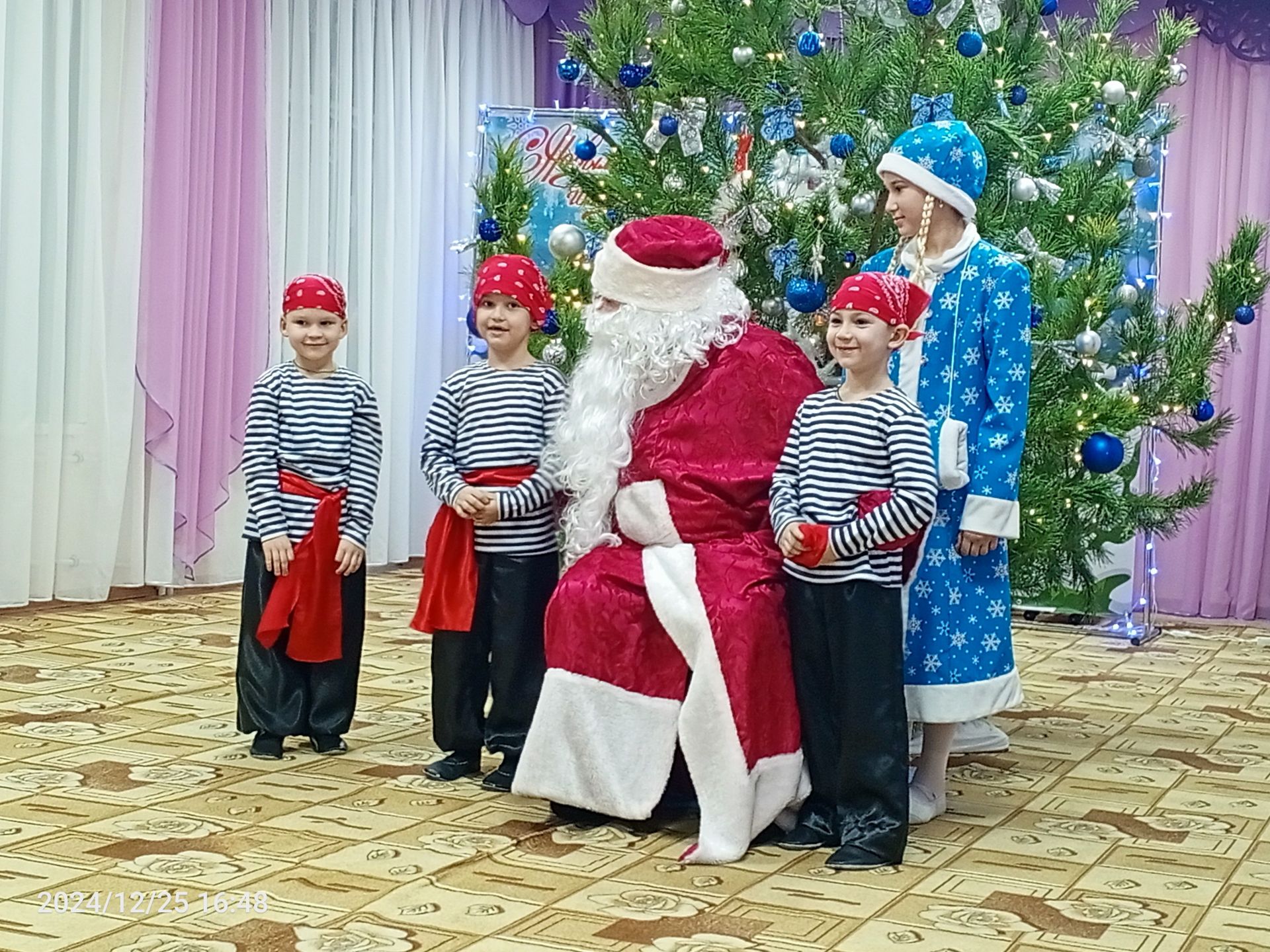 Глава района посетил новогодний праздник в детском саду «Солнышко» (ФОТОРЕПОРТАЖ)