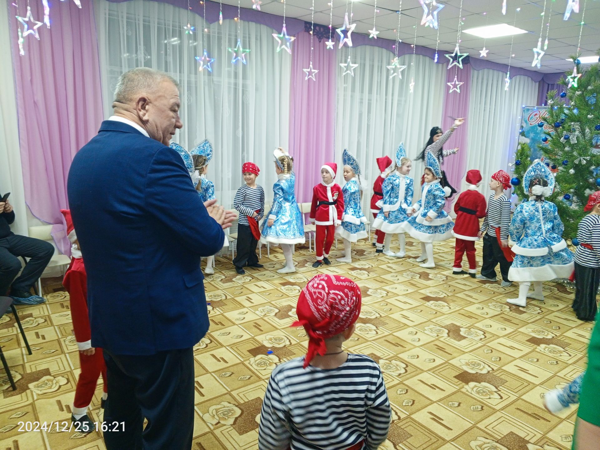 Глава района посетил новогодний праздник в детском саду «Солнышко» (ФОТОРЕПОРТАЖ)