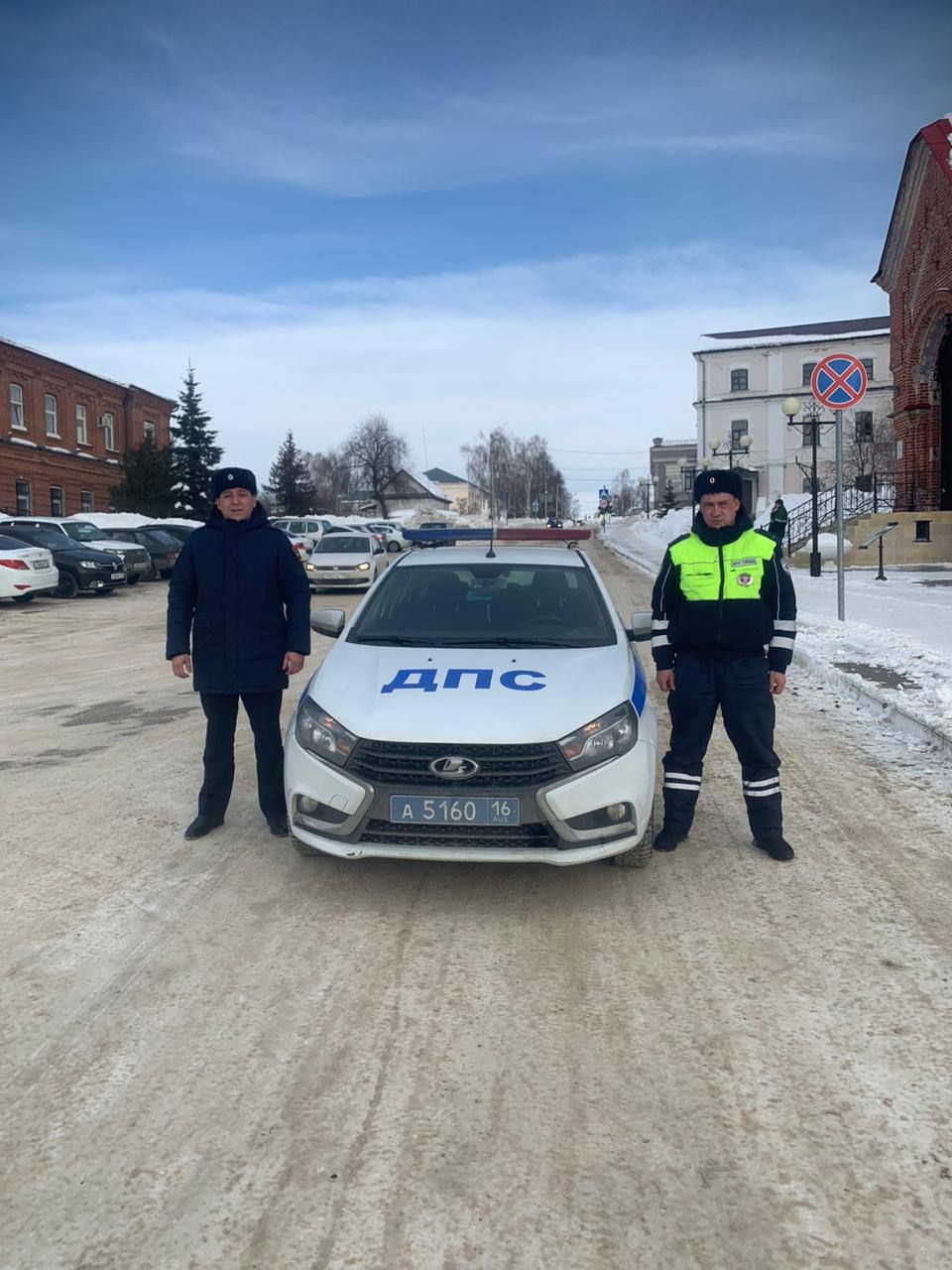 Сотрудники Госавтоинспекции в Татарстане сопроводили автомобиль с беременной женщиной