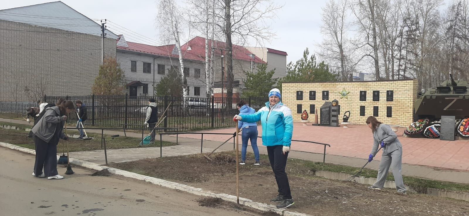 В Болгаре проходят субботники