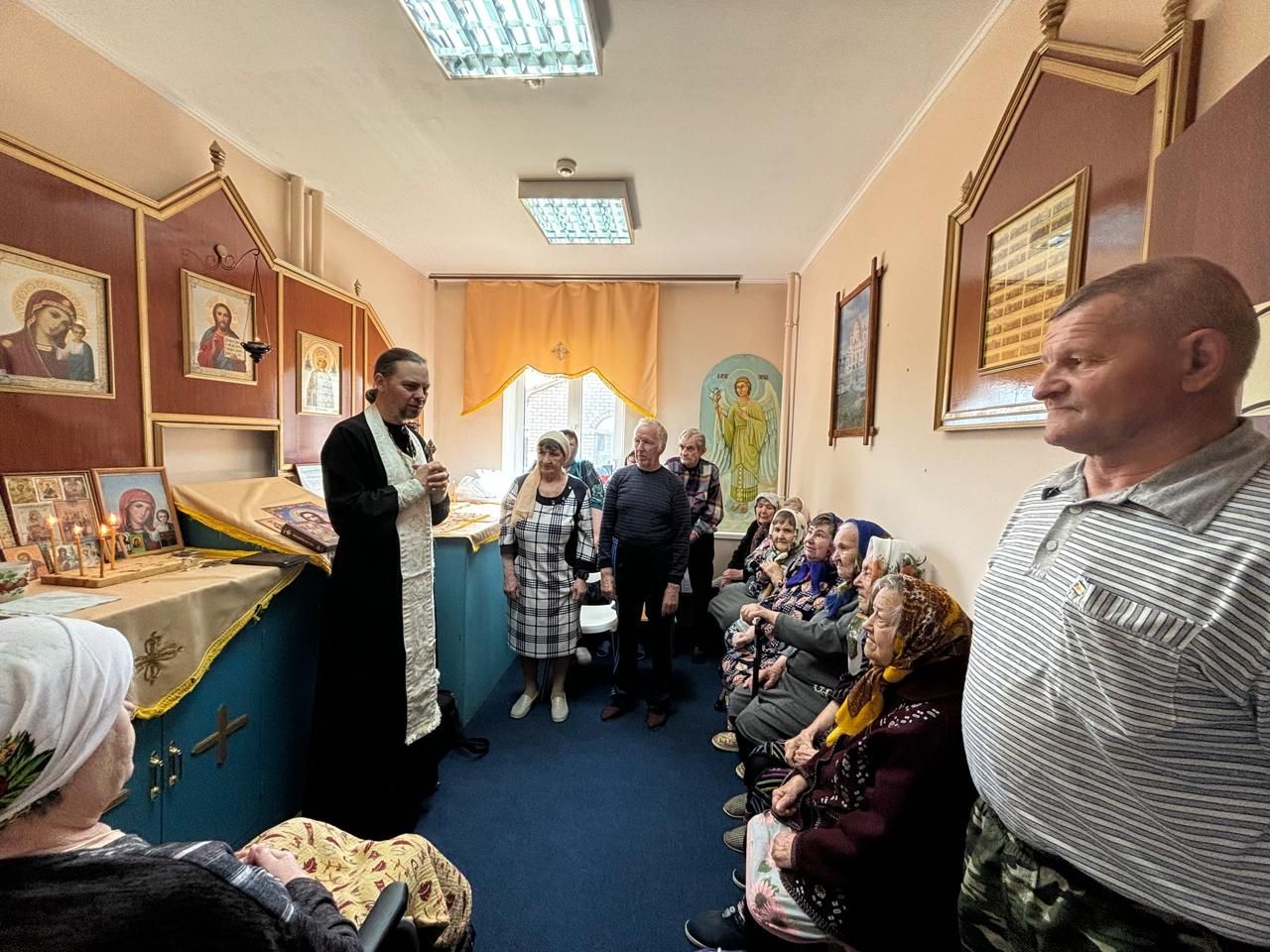 В Спасском ДИПИ прошел пасхальный молебен