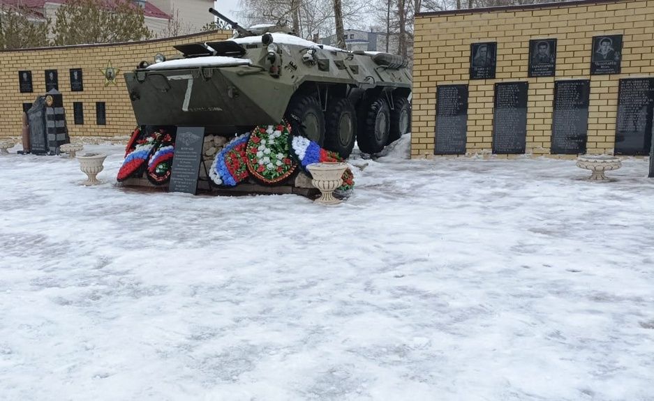 Кадеты расчистили территорию памятника Воинам локальных конфликтов в Болгаре
