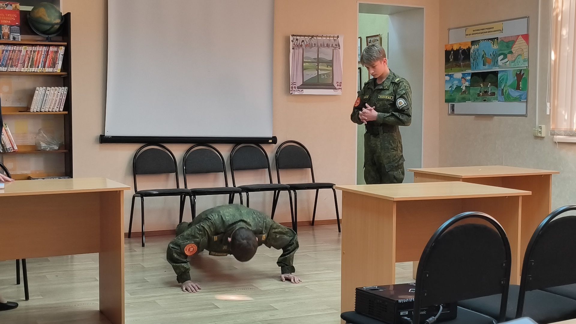 Кадеты Спасского района поздравили отцов с праздником