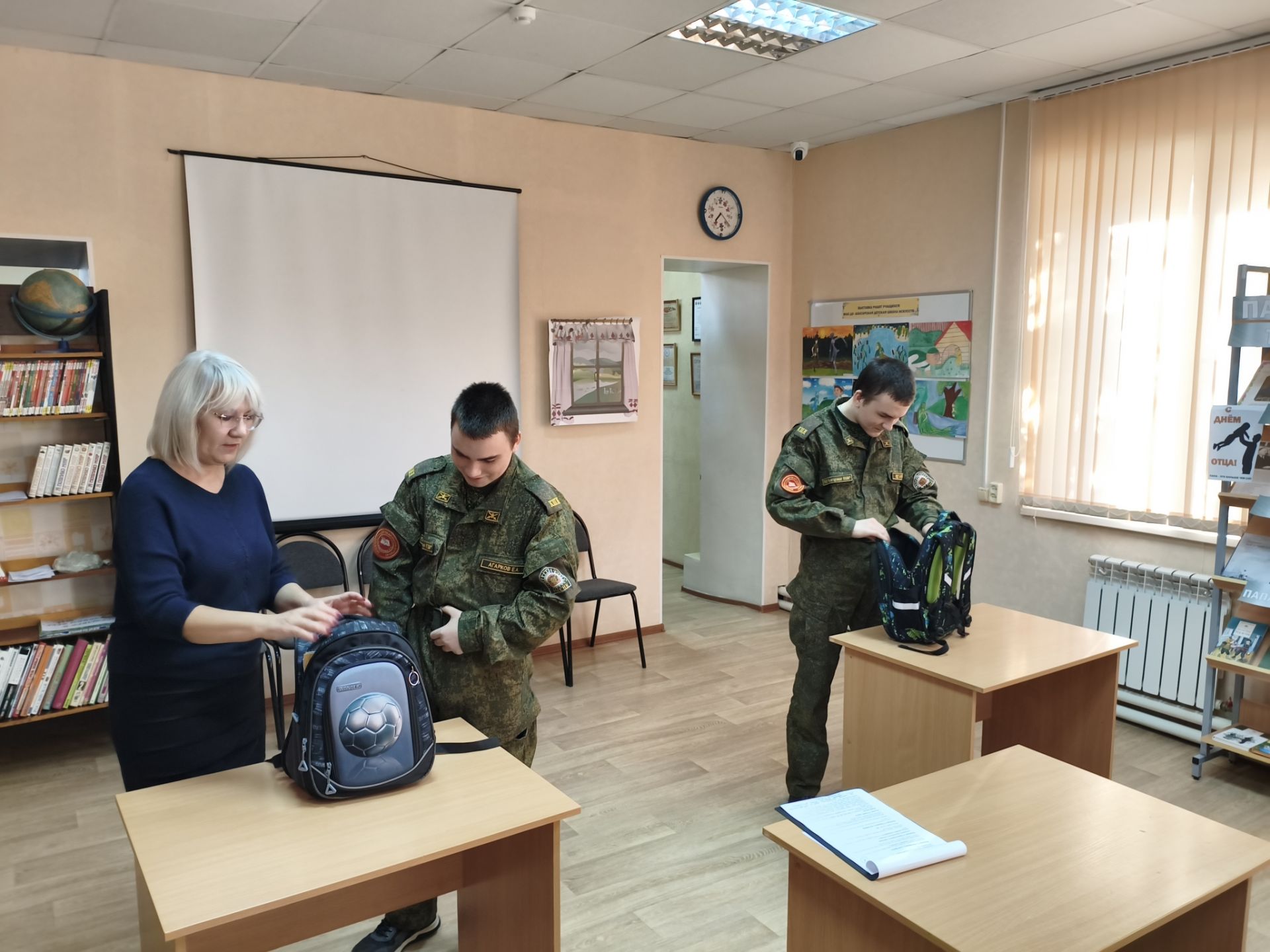 Кадеты Спасского района поздравили отцов с праздником