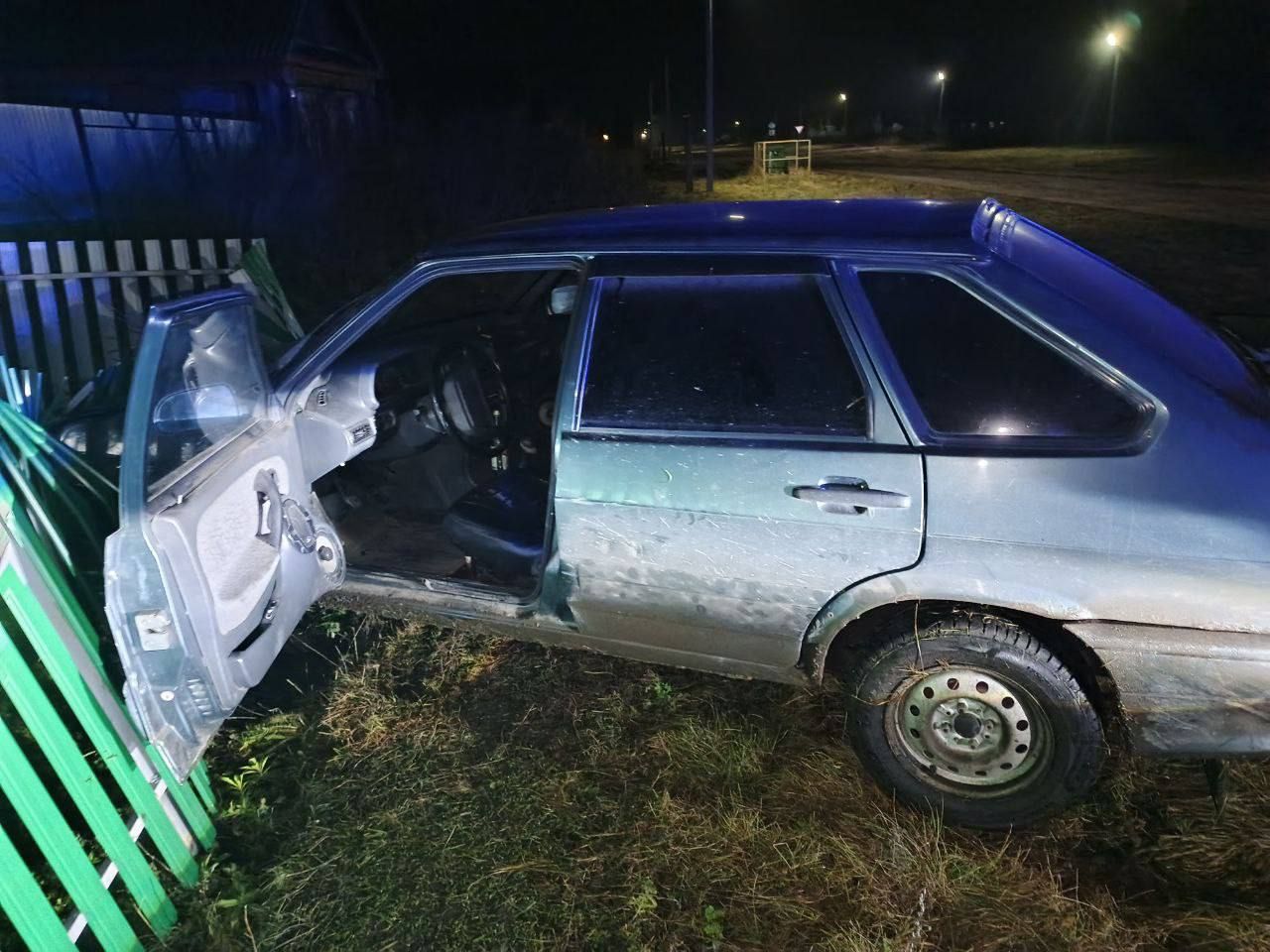 В Спасском районе пьяный водитель врезался в забор дома