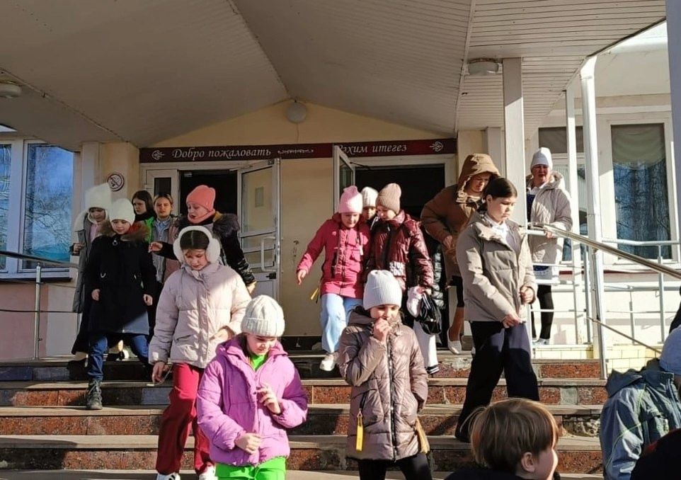 В Болгаре прошла учебная эвакуация учеников и сотрудников городской школы №2