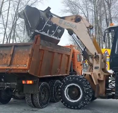 В Болгаре продолжаются работы по вывозу снега с основных улиц и перекрёстков