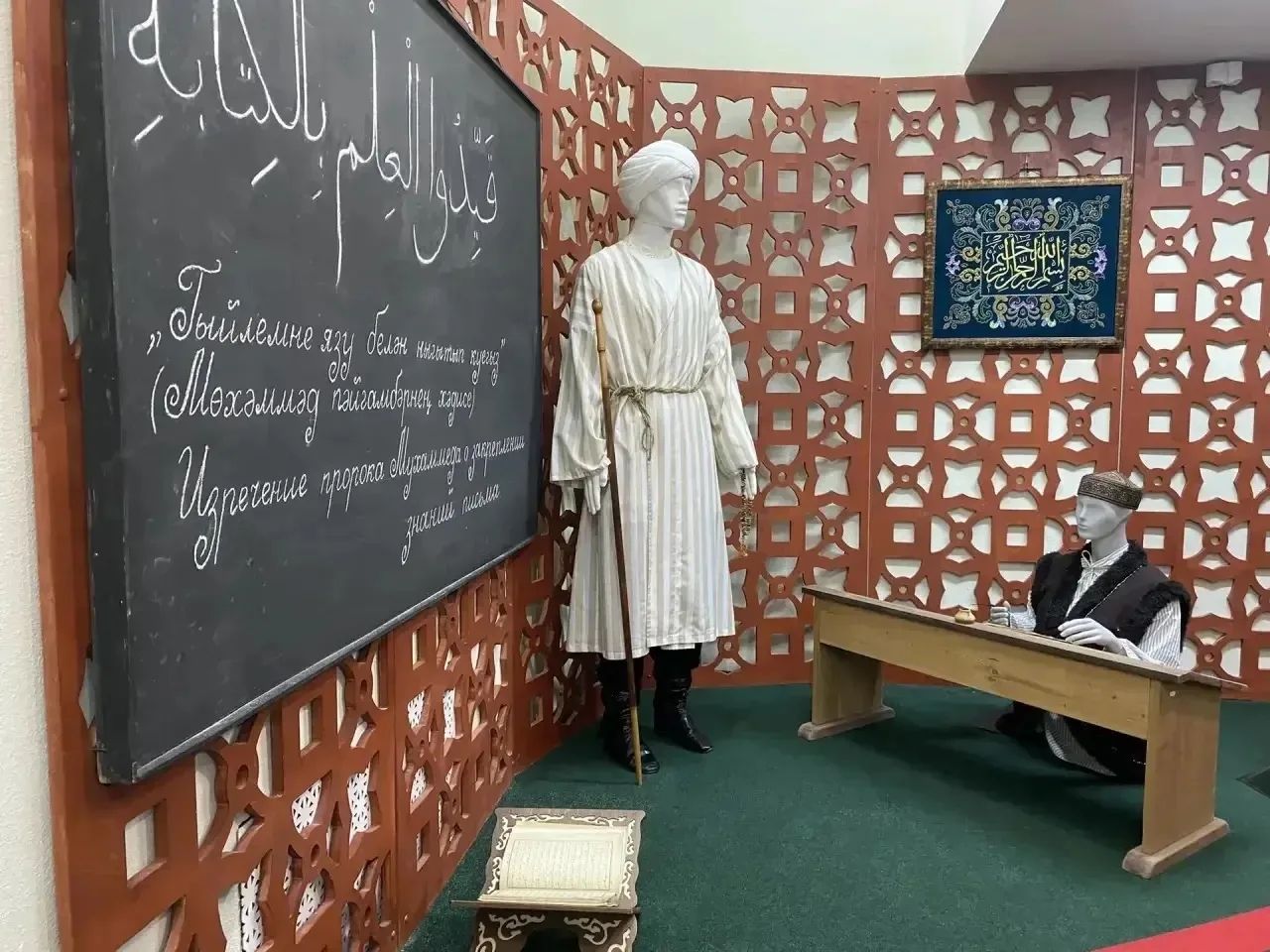 Участники Движения Первых стали первыми посетителями выставки «Художественное наследие Древнего Болгара»