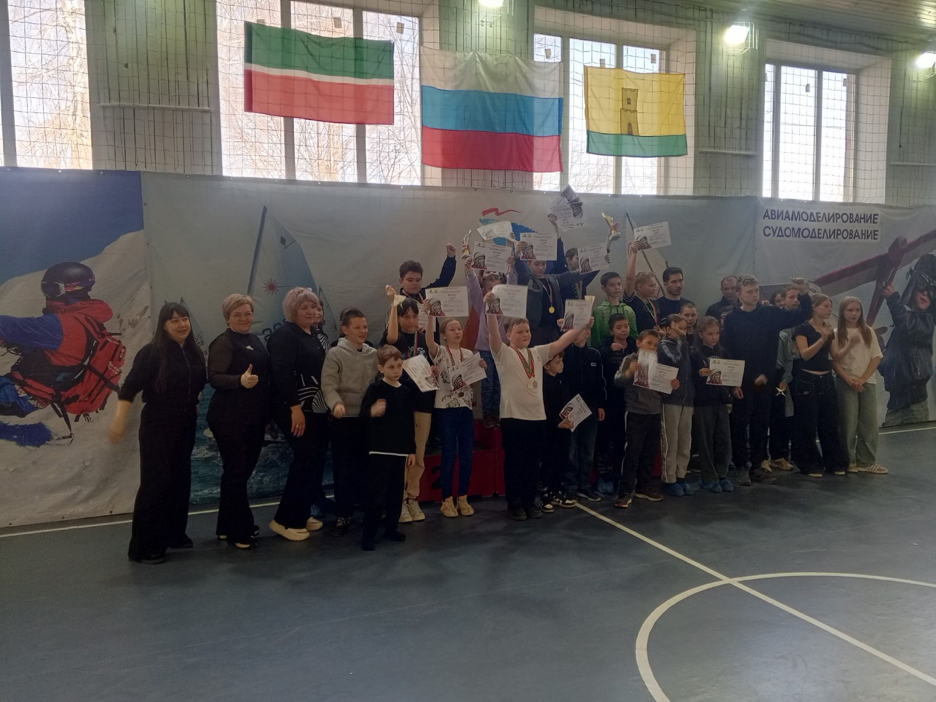 Юные техники Спасского района запустили пневморакеты в честь Дня космонавтики