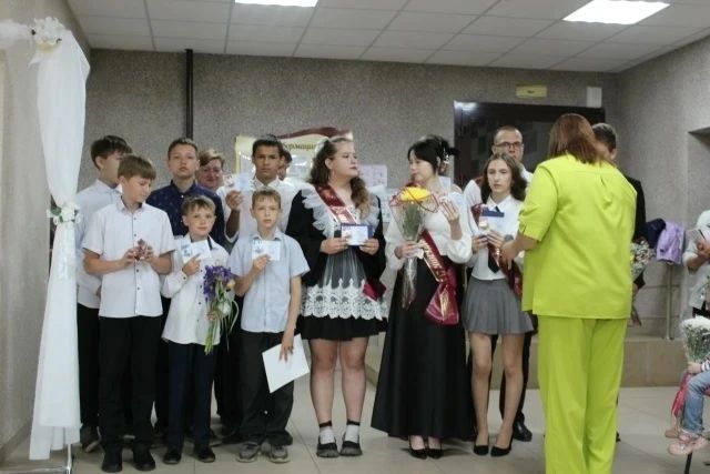 Ученики и педагоги Трёхозёрской и Бураковской школ Спасского района получили знаки ГТО