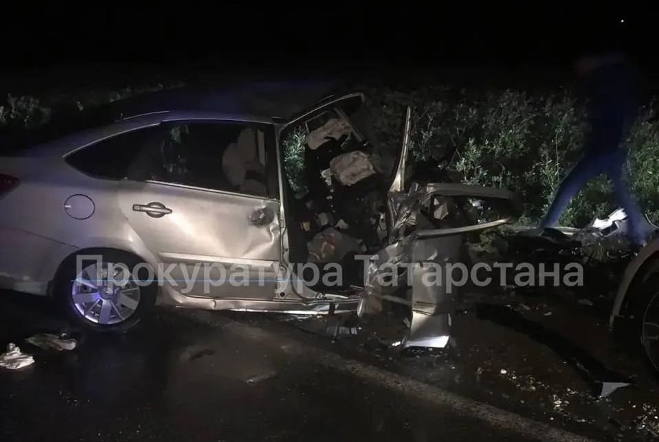 При столкновении «Лада Гранта» и BMW на трассе «Чистополь — Нижнекамск» погибли двое, в том числе ребенок