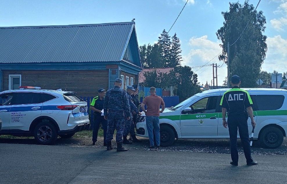 В Спасском районе у должников арестовали мобильные телефоны