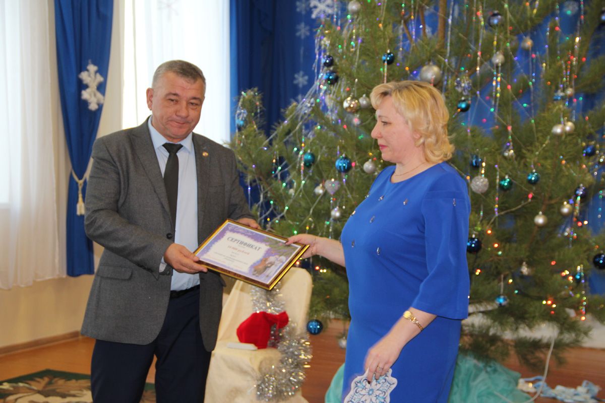 Новогодний утренник в "Родничке"