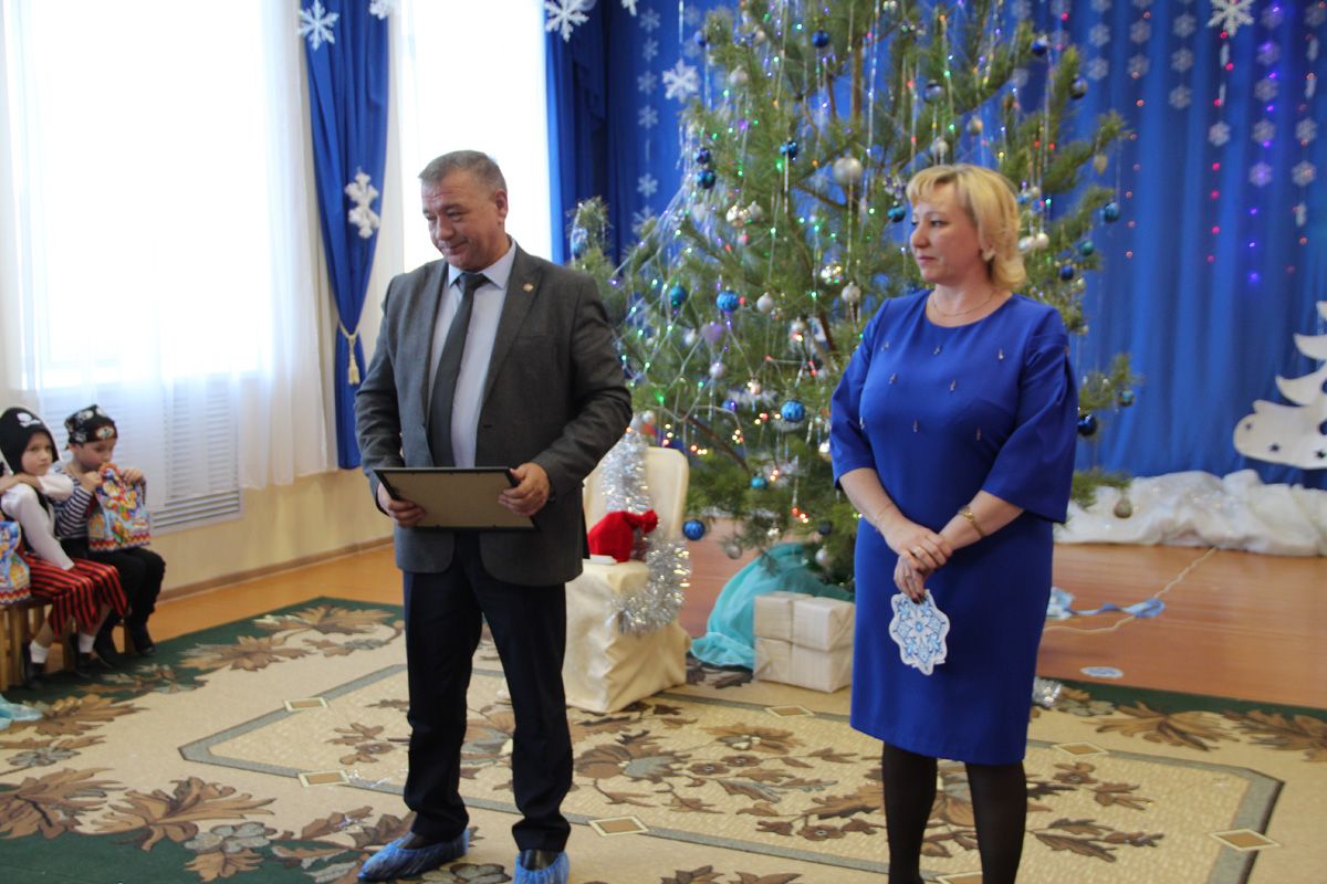 Новогодний утренник в "Родничке"